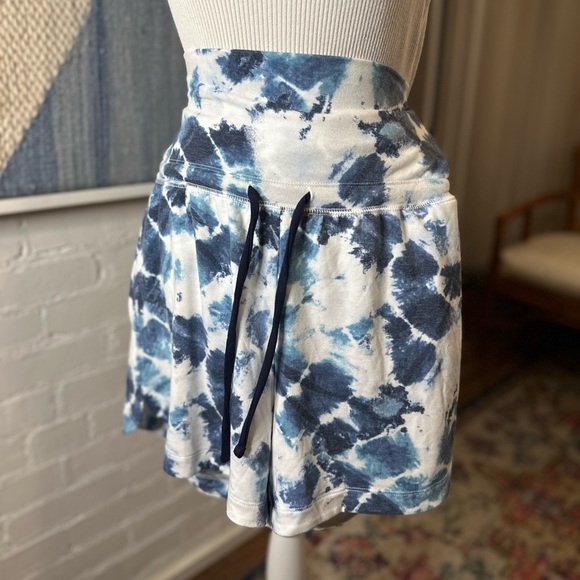 NWT Old Navy Blue Tie-Dye Fold Over Waist Shorts - Picture 5 of 11